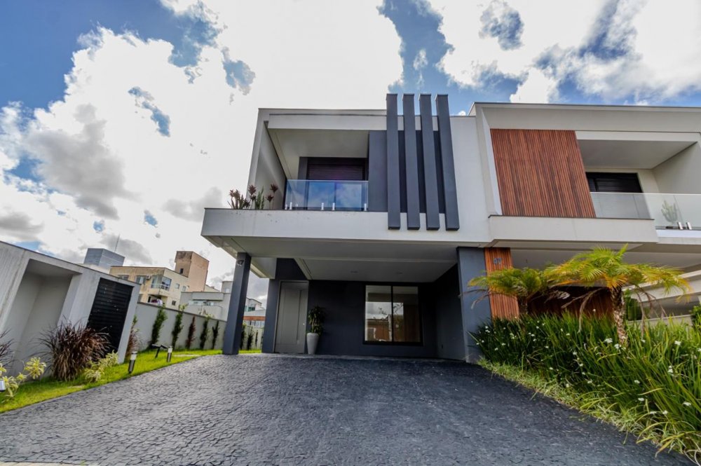 Casa Alto Padrão - Venda - Centro - Camboriú - SC